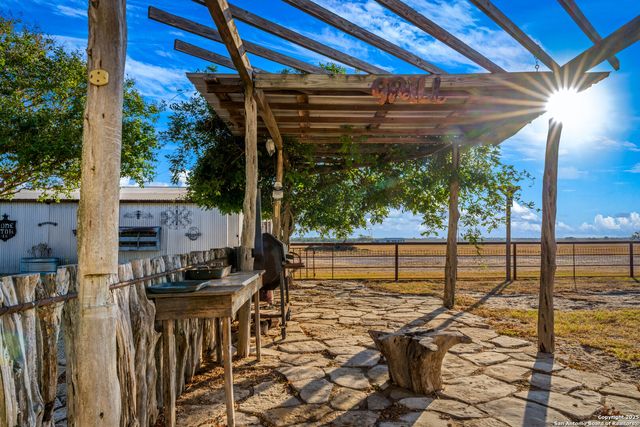 809 County Road 213, Mccoy, TX 78113