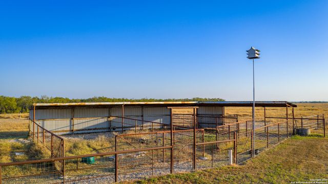 809 County Road 213, Mccoy, TX 78113