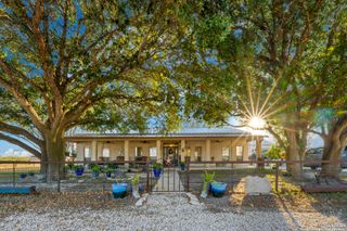 809 County Road 213, Mccoy, TX 78113