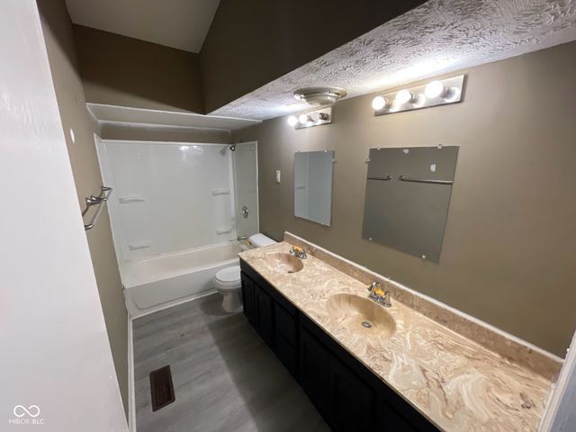 9101 E 13th Street, Indianapolis, IN 46229