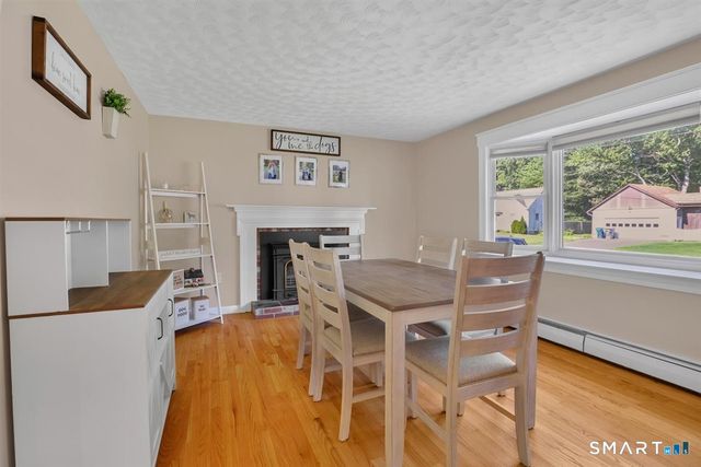 1 Lois Lane, Enfield, CT 06082