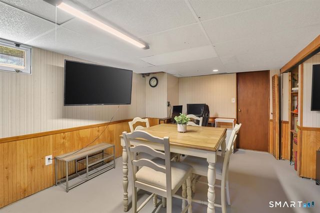 1 Lois Lane, Enfield, CT 06082