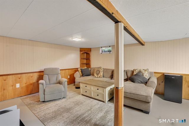 1 Lois Lane, Enfield, CT 06082