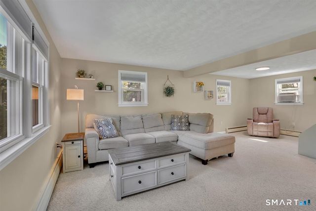 1 Lois Lane, Enfield, CT 06082