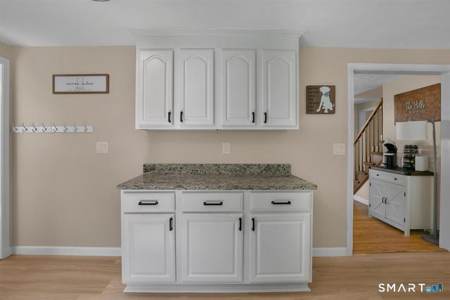 1 Lois Lane, Enfield, CT 06082