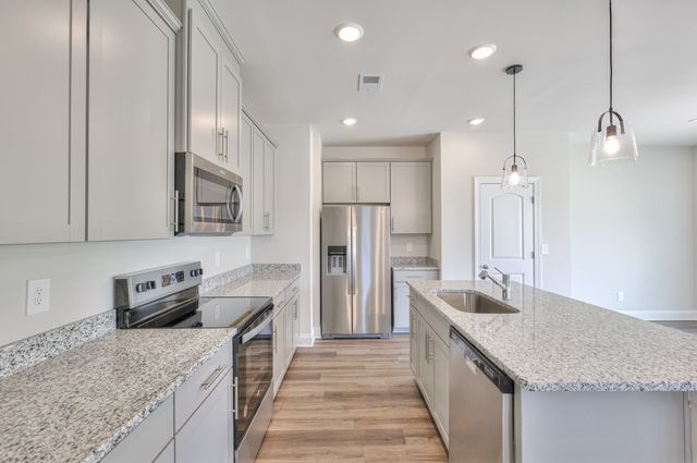 1786 Flora Grv, Hermitage, TN 37076