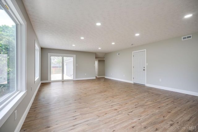 3136 W Pekin Road, Franklin Twp, OH 45066