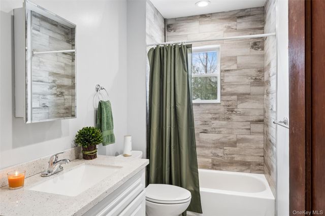 5 Wedgewood Drive, Coram, NY 11727