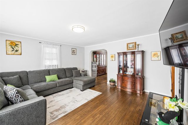 5 Wedgewood Drive, Coram, NY 11727