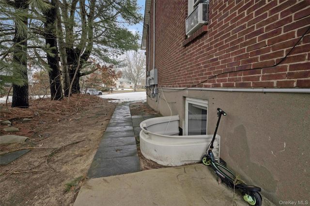 5 Wedgewood Drive, Coram, NY 11727