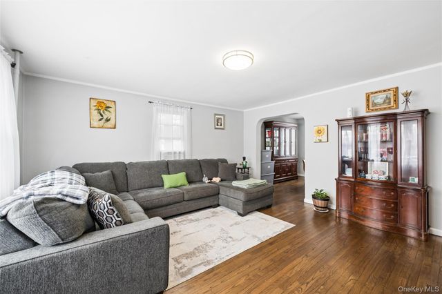 5 Wedgewood Drive, Coram, NY 11727