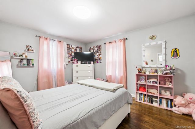 5 Wedgewood Drive, Coram, NY 11727