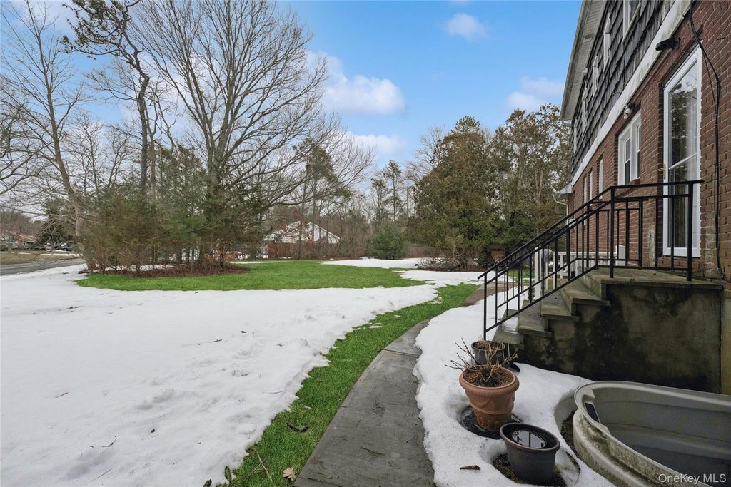 5 Wedgewood Drive, Coram, NY 11727