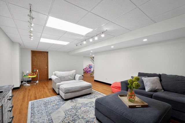 355 Sunny Hill DRIVE, Elkhorn, WI 53121