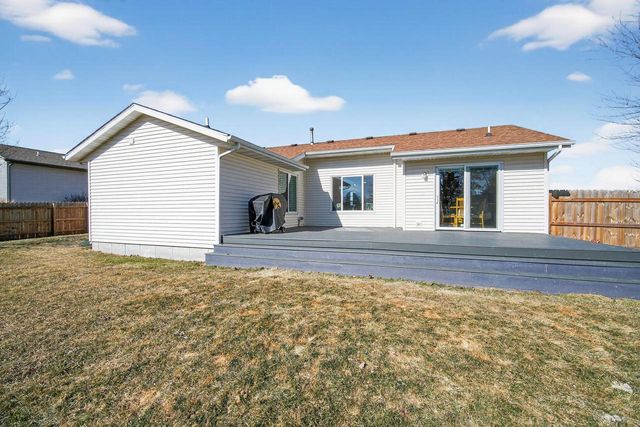 355 Sunny Hill DRIVE, Elkhorn, WI 53121