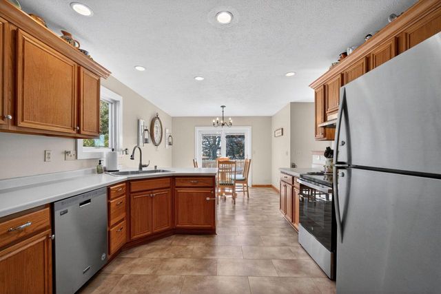 355 Sunny Hill DRIVE, Elkhorn, WI 53121