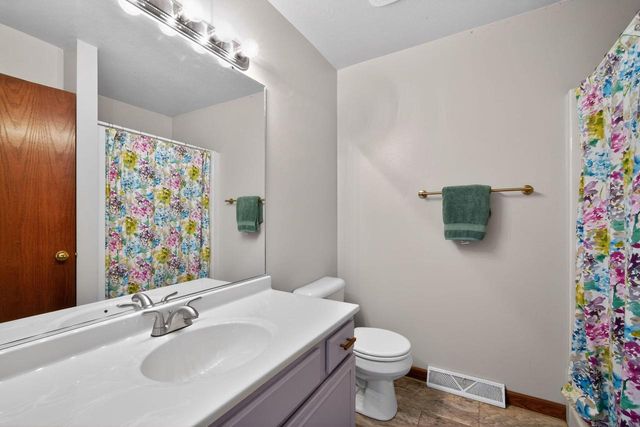 355 Sunny Hill DRIVE, Elkhorn, WI 53121