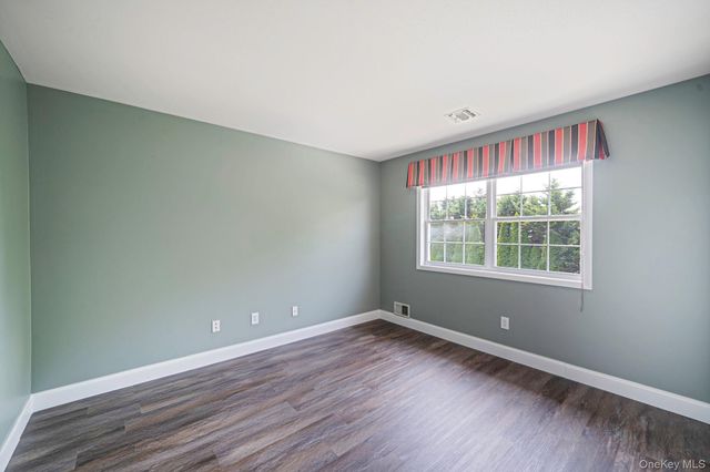 62 Oceanview Boulevard, Manorville, NY 11949