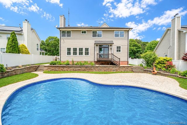 62 Oceanview Boulevard, Manorville, NY 11949