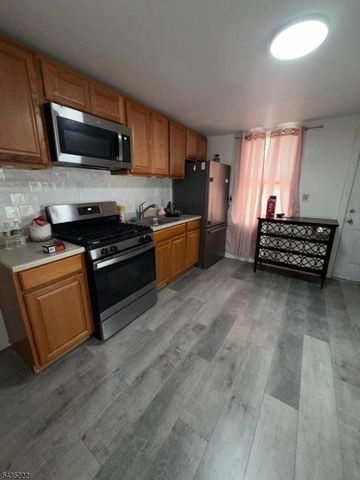 141 Park Ave, Paterson City, NJ 07501