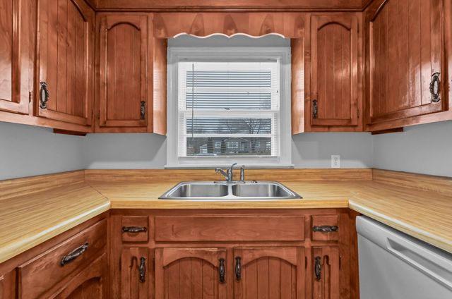 117 W Meadow Dr, Clarksville, TN 37043