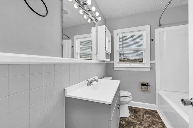 117 W Meadow Dr, Clarksville, TN 37043