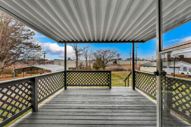 117 W Meadow Dr, Clarksville, TN 37043