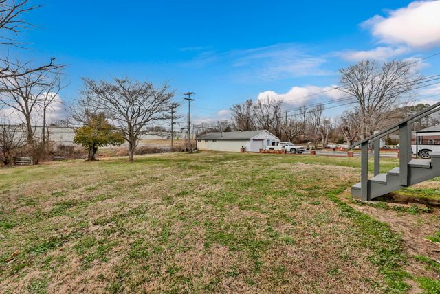 117 W Meadow Dr, Clarksville, TN 37043