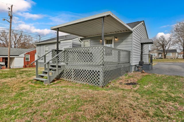 117 W Meadow Dr, Clarksville, TN 37043