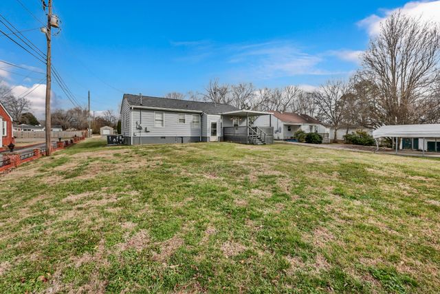 117 W Meadow Dr, Clarksville, TN 37043