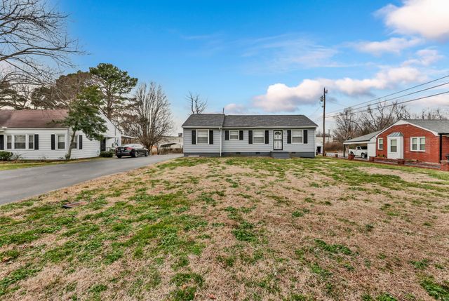 117 W Meadow Dr, Clarksville, TN 37043