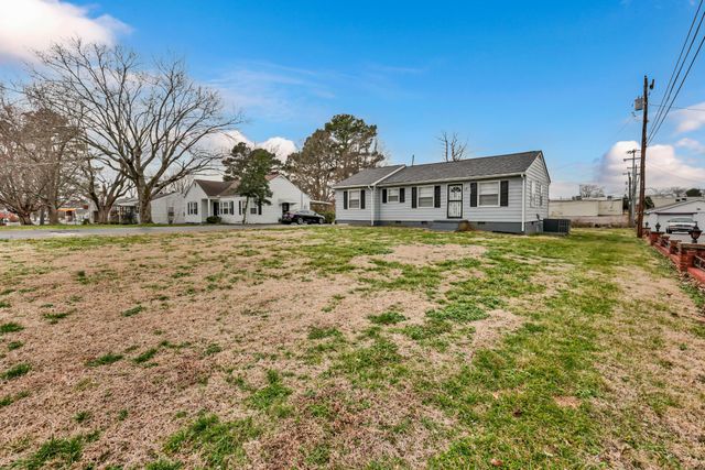 117 W Meadow Dr, Clarksville, TN 37043