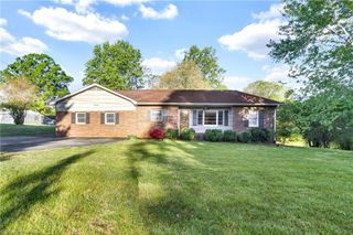 4780 Vienna Dozier Road, Pfafftown, NC 27040