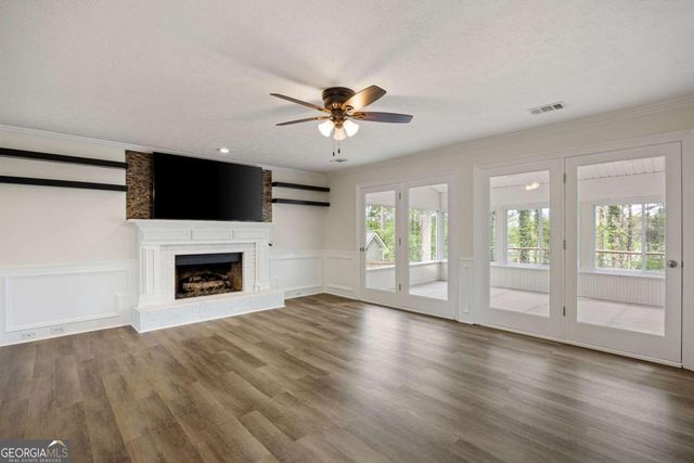 5014 Willow Creek Drive, Woodstock, GA 30188