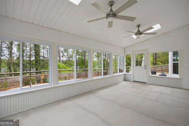 5014 Willow Creek Drive, Woodstock, GA 30188