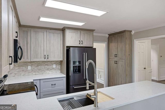 5014 Willow Creek Drive, Woodstock, GA 30188