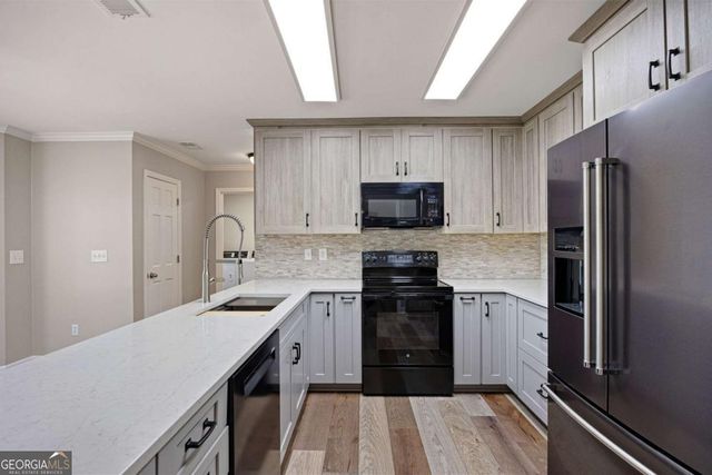 5014 Willow Creek Drive, Woodstock, GA 30188