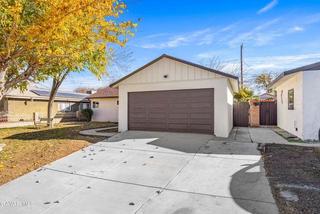 44054 Elm Avenue, Lancaster, CA 93534