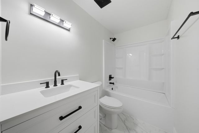 527 ALTON Court, Carol Stream, IL 60188