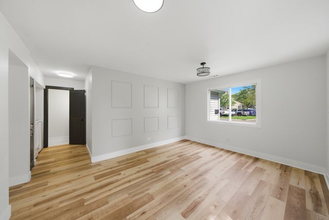 527 ALTON Court, Carol Stream, IL 60188