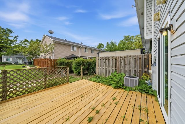 527 ALTON Court, Carol Stream, IL 60188