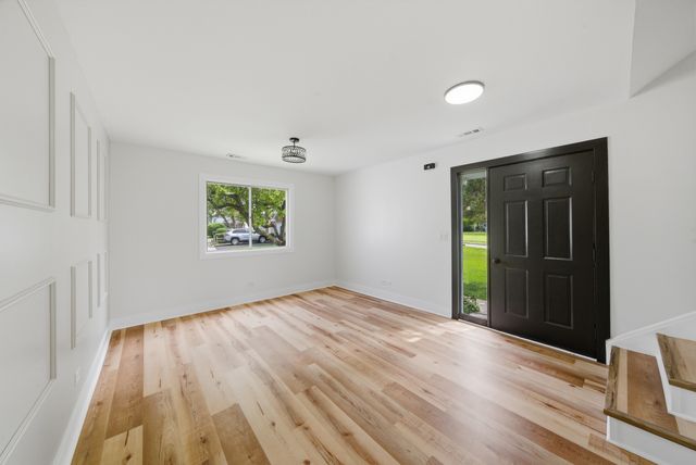 527 ALTON Court, Carol Stream, IL 60188