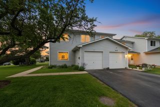 527 ALTON Court, Carol Stream, IL 60188