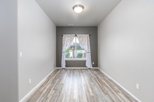 9703 Balflour Drive, Pasco, WA 99301