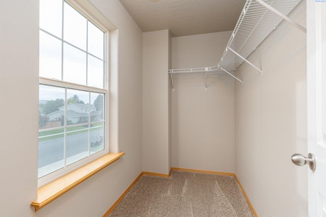 9703 Balflour Drive, Pasco, WA 99301