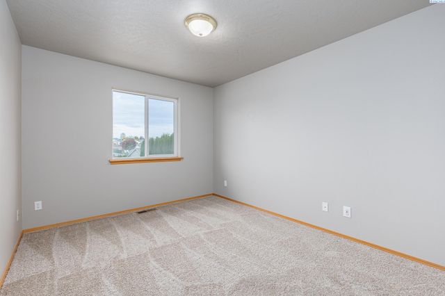 9703 Balflour Drive, Pasco, WA 99301