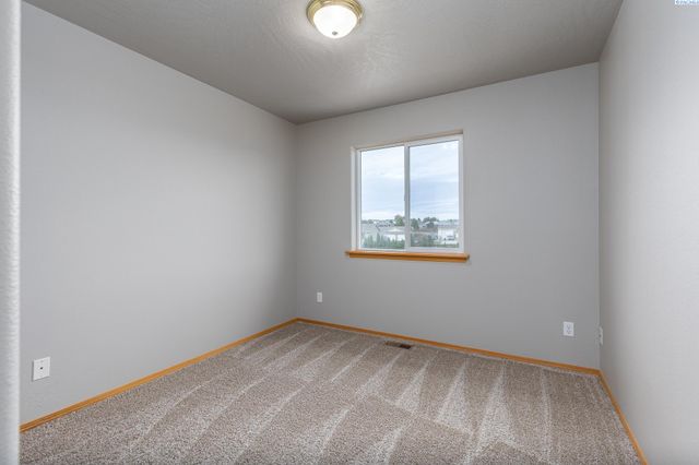 9703 Balflour Drive, Pasco, WA 99301