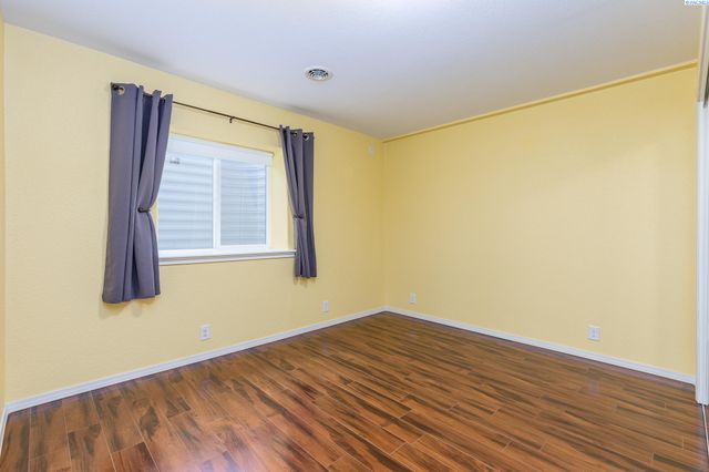 9703 Balflour Drive, Pasco, WA 99301