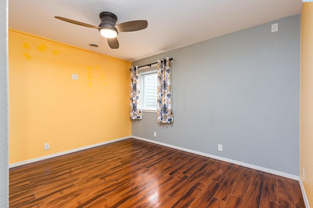 9703 Balflour Drive, Pasco, WA 99301