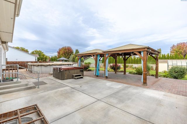 9703 Balflour Drive, Pasco, WA 99301